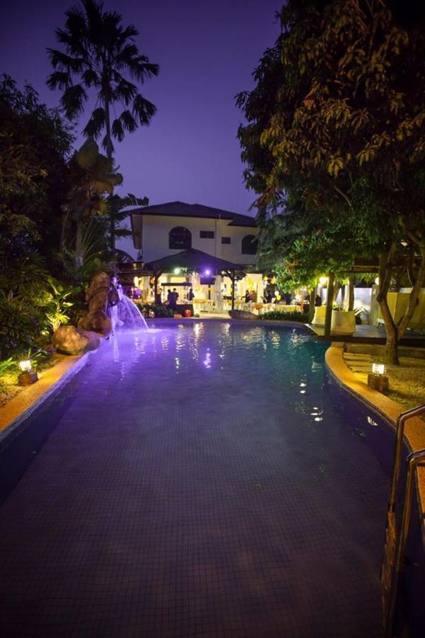 Tanjung Villa Muar Exterior photo